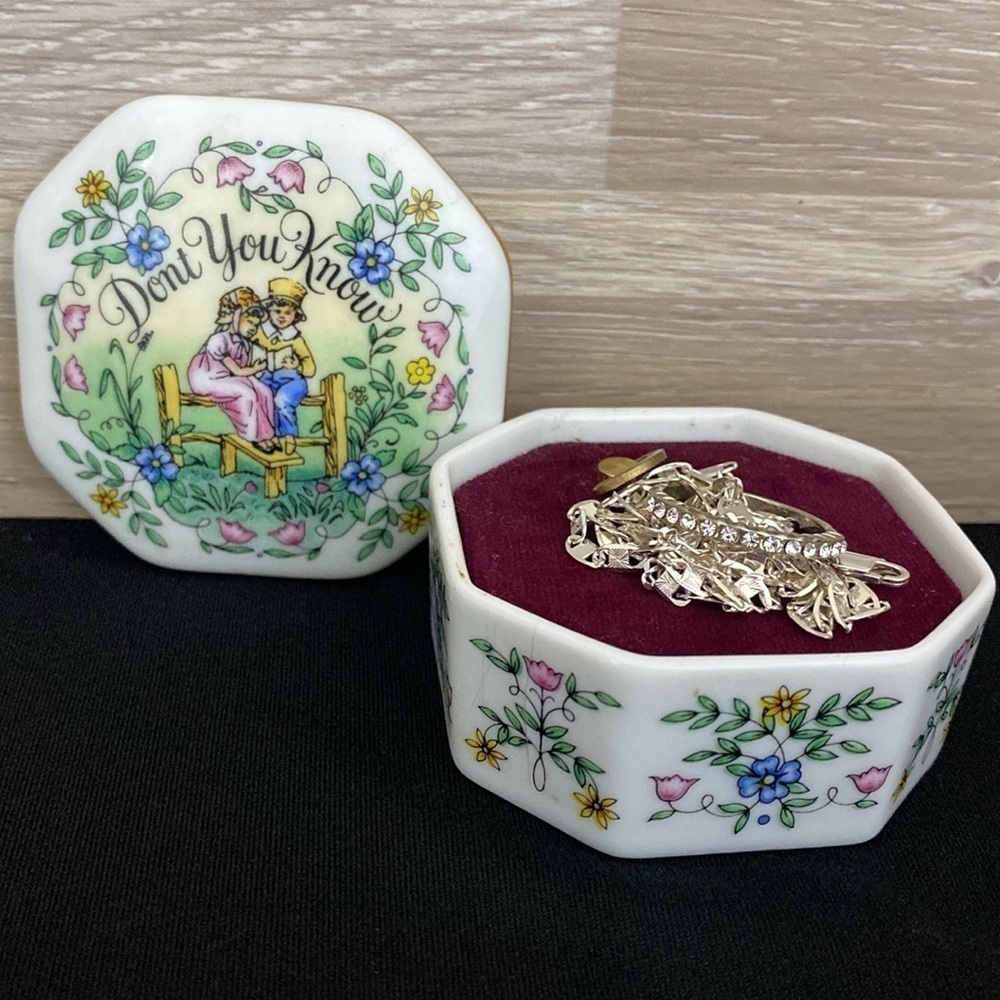 Mcm vintage music jewelry box trinket box relaxing music jewelry Keeper
